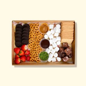 戶外茶聚拼盤 (Oreo，士多啤梨，蝴蝶餅，棉花糖Brownie餅乾 配焦糖醬，開心果醬，朱古力醬)